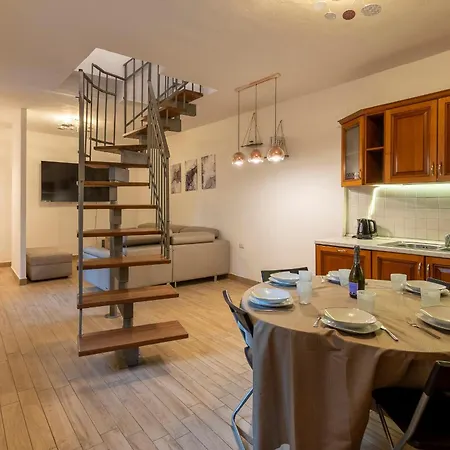 100 Mq, Free Parking, Charming House Ponte Coperto Pavia