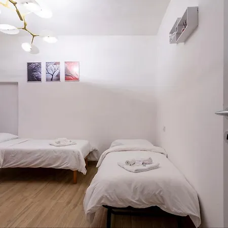 100 Mq, Free Parking, Charming House Ponte Coperto